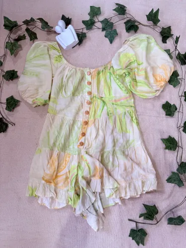 Brechó roupas seminovas (vestido e macacão)
