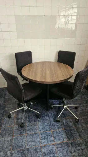 Mesa de escritório e 4 cadeiras