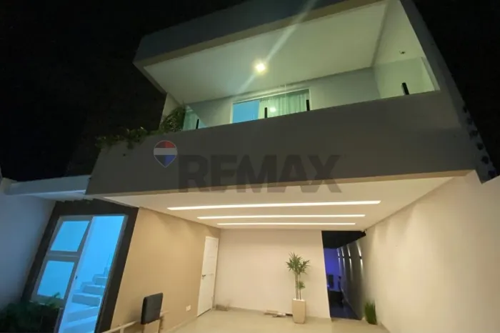 "Casa duplex, 03 suítes, 02 vagas cobertas, piscina, no Luar da Barra, SE"