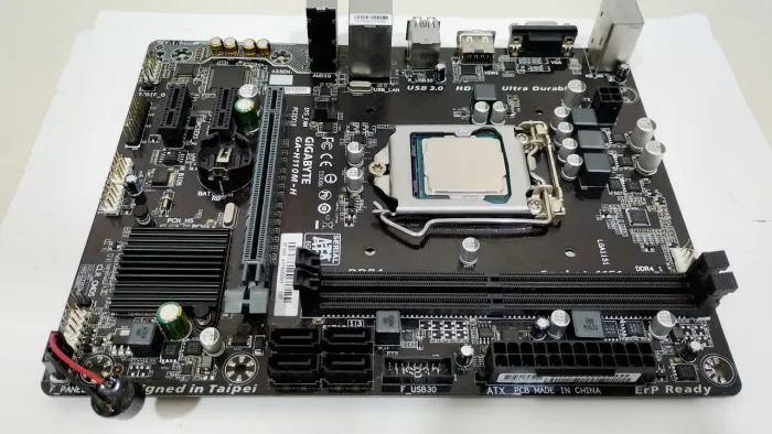 Placa Mãe Gigabyte H110 LGA 1151 DDR4 + Xeon
