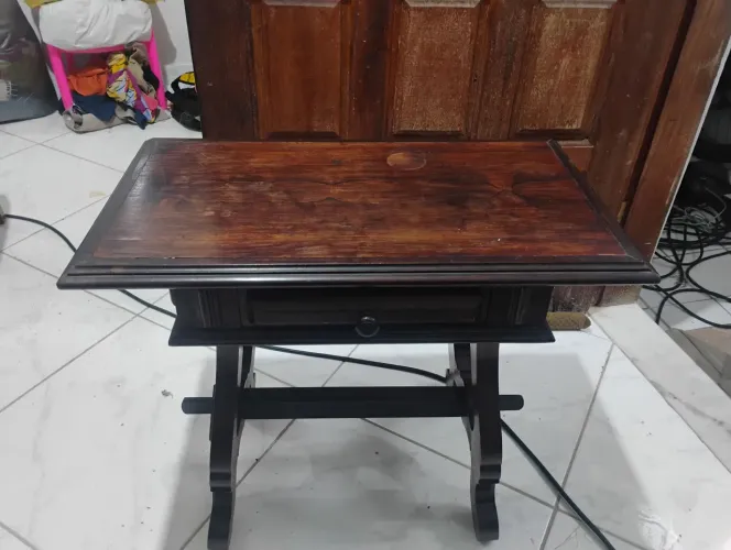 Mesa cabeceira antiga 