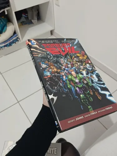 Forever Evil HQ capa dura edição inglês - item raro de colecionador
