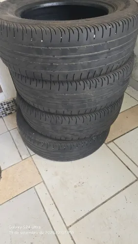 Pneus 185/70/14 para riscar ou remold
