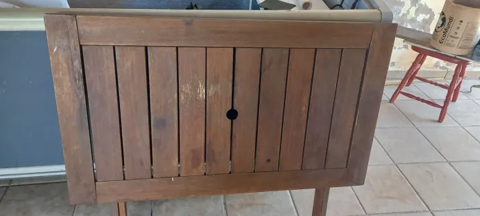 1 mesa de madeira dobrável