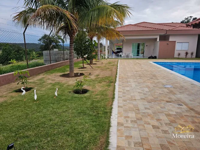 Chácara em Condomínio fechado com 06 Dormitórios