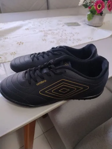 Vendo chuteira Umbro 