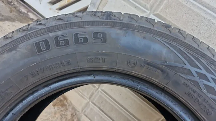 Pneu 175/70 R13