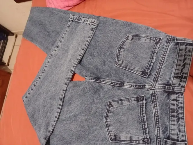 Calça moom jeans,TAM 38 sem Lycra ,50,00