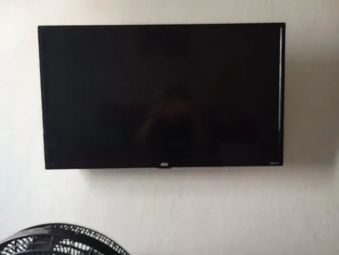 Uma pra retirada de peças e outra pra um concerto leve na tela