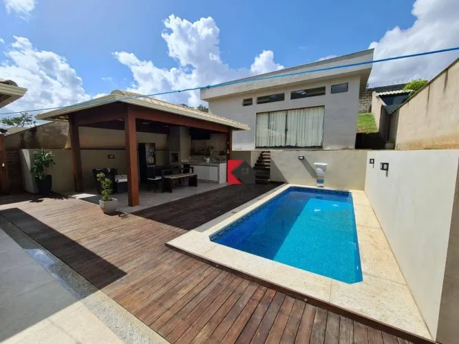 CASA DE 04 QUARTOS, SENDO 01 SUÍTE E PISCINA - CONDOMÍNIO CIDADE JARDIM!
