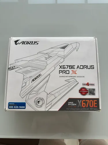 Placa-mãe X670E AORUS PRO X Ice Sculpture DDR5 - para reparo / conserto