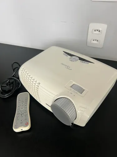 Projetor Optoma HD20 + telão retrátil automático 92 polegadas