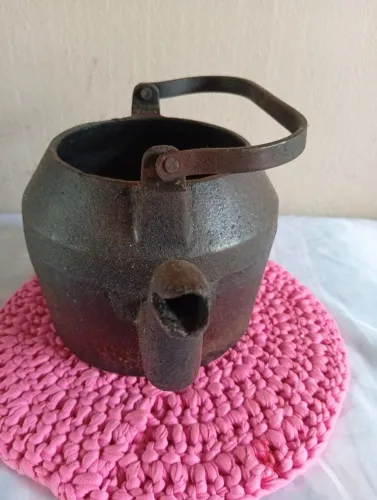 Chaleira antiga de ferro