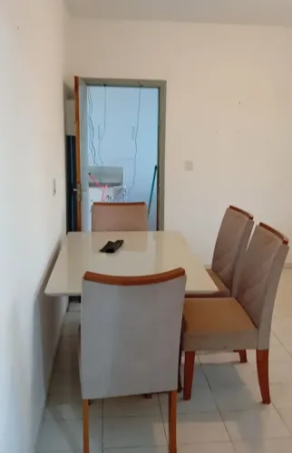 Mesa com cadeira 