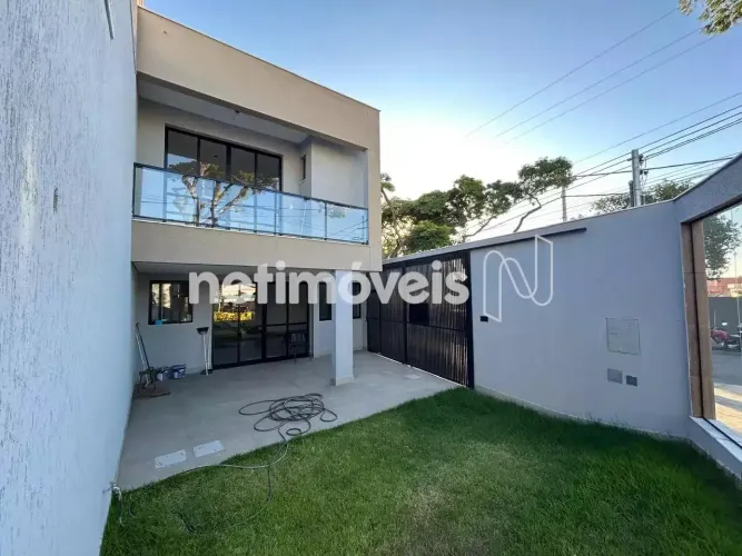 Compre casa geminada de esquina na melhor localização do Bairro Vila Cloris