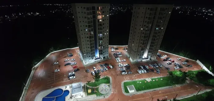 APARTAMENTO MOBILIADO NO COND. LA RESERVE, no 14º andar, 3 quartos.