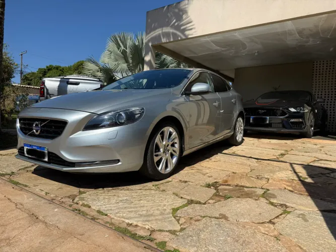 Volvo V40 T-4 Momentum 2.0 Aut. 2016