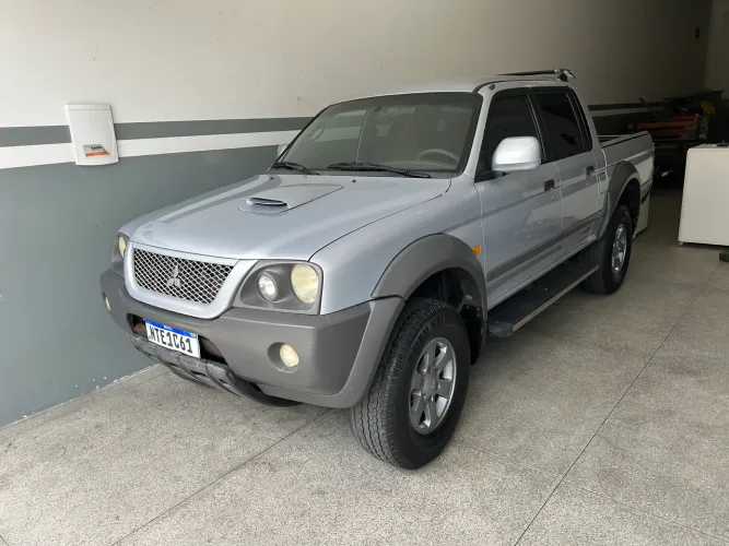 Mitsubishi L200 Outdoor HPE 2.5 4X4 CD T.dies. Mec. 2010