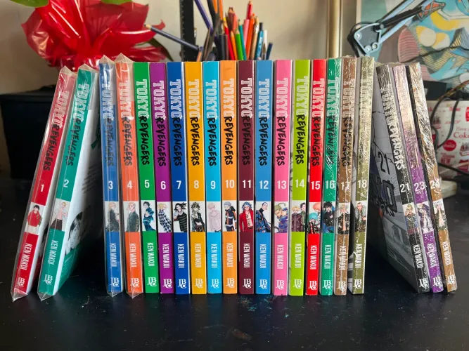 Tokyo Revengers dos volumes 1 ao 18 + 21, 23 e 24 (alguns lacrados!)