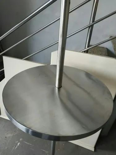 Mesa de Inox 304 para Bar Molhado de Piscina com Regulagem