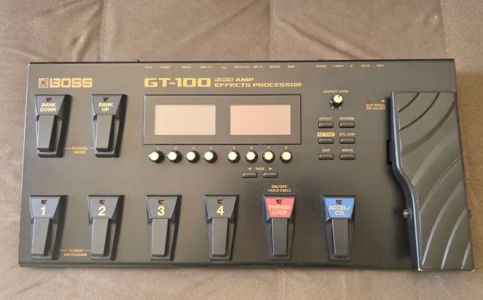 Pedaleira Boss GT 100
