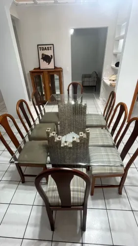 Mesa de jantar com 8 cadeiras