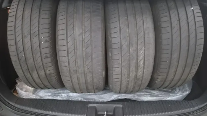  4 Pneus usados 215/55  R17 primacy Michelin usado