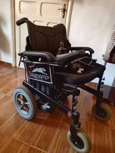 Cadeira de rodas motorizada