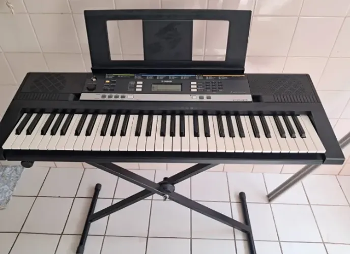 TECLADO YAMAHA PSR-E243