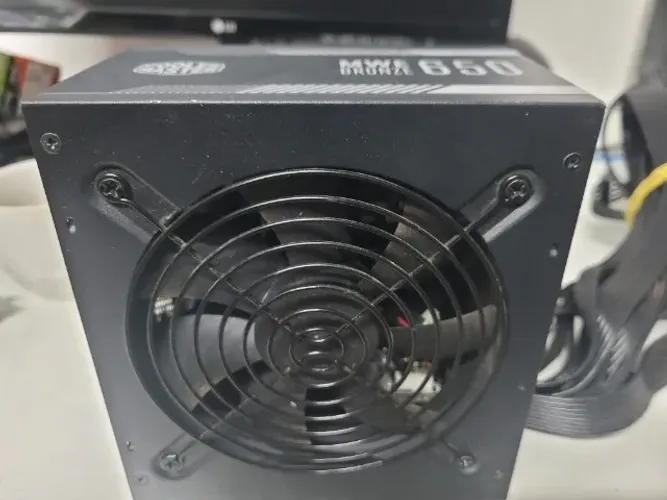Fonte MWE 650 CoolerMaster bronze 650W Bivolt
