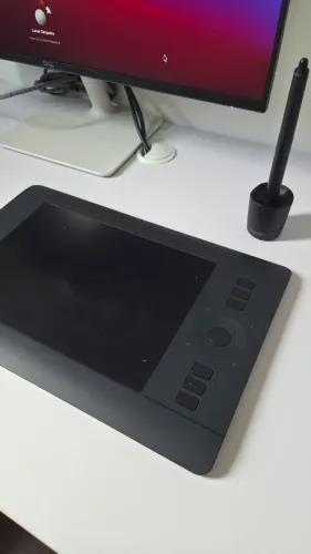 Mesa Digitalizadora INTUOS PRO Small PTH-451 Sem Fio