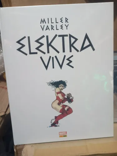 Hq Elektra vive Marvel comics Panini books Frank Miller lacrado