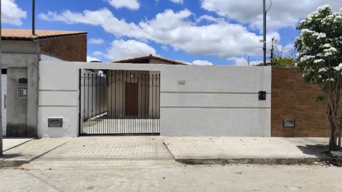 Imóvel no Loteamento Alto de Campina com Piscina