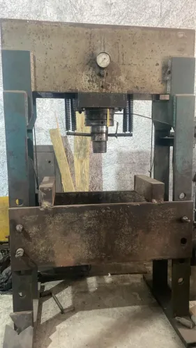 PRENSA HIDRÁULICA 150 TON