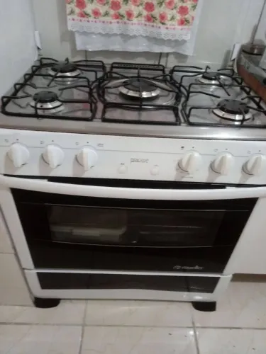 Fogão 5 bocas.