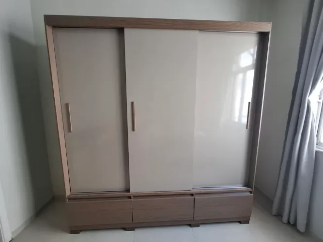 Guarda-roupa de casal usado