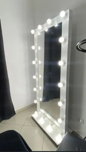 Penteadeira 18 lampadas !!! 650,00