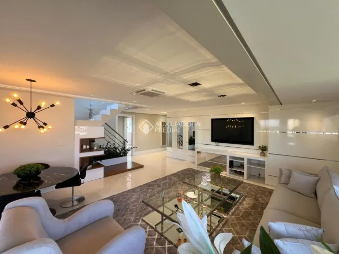 Linda cobertura duplex de alto padrão, totalmente mobiliada, no coração de Canoas!