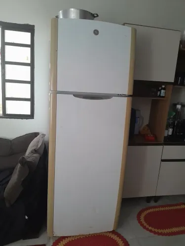 Geladeira funcionando tudo 350$ valor negociável