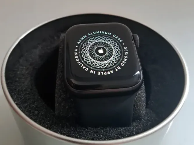 Apple Watch SE 40mm - Preto - GPS