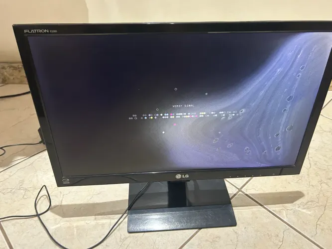 Monitor LG Funciona mas com defeito