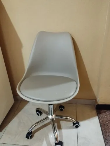 Cadeira Leda Office nova 