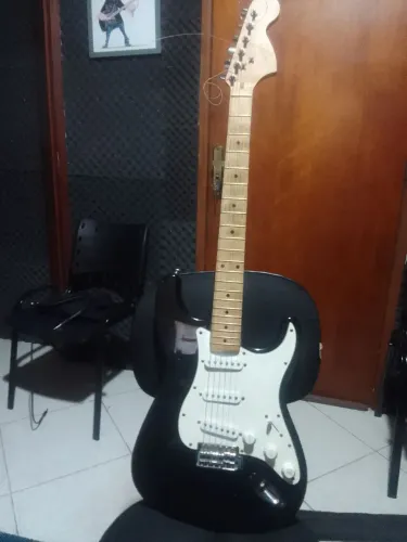 Guitarra Fender Squier com bag