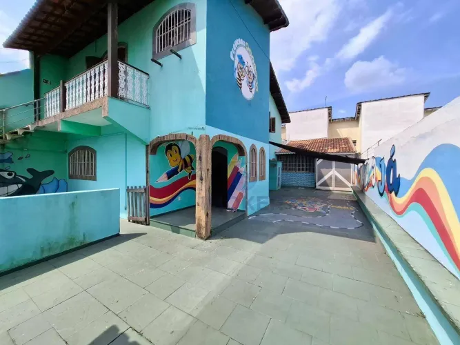Sobrado comercial ou residencial em Poá/SP; 3 dormitórios (1 suíte); 4 vagas.