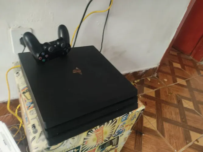 Ps4 pro imagem 4K 1 TB com 40 jogos parcelo até 12 x