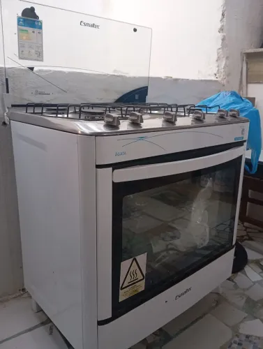Fogão de 6 bocas elétrico forno perfeito. Marca do fogão "AGATA"