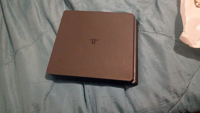 Ps4. 1 tera. 5 jogos. Semi novo