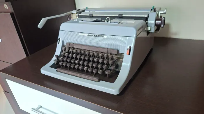 Máquina de Escrever Olivetti Linea 88