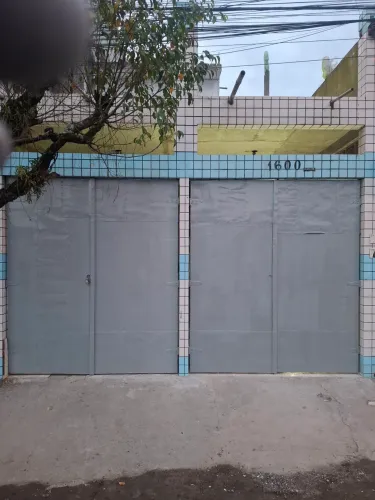Casa Aluga-se o pacote $ 900 reais já com a luz incluso