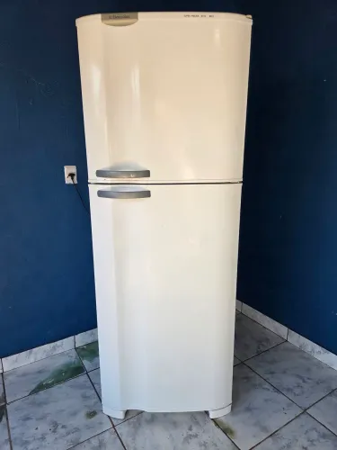 Vendo geladeira Electrolux